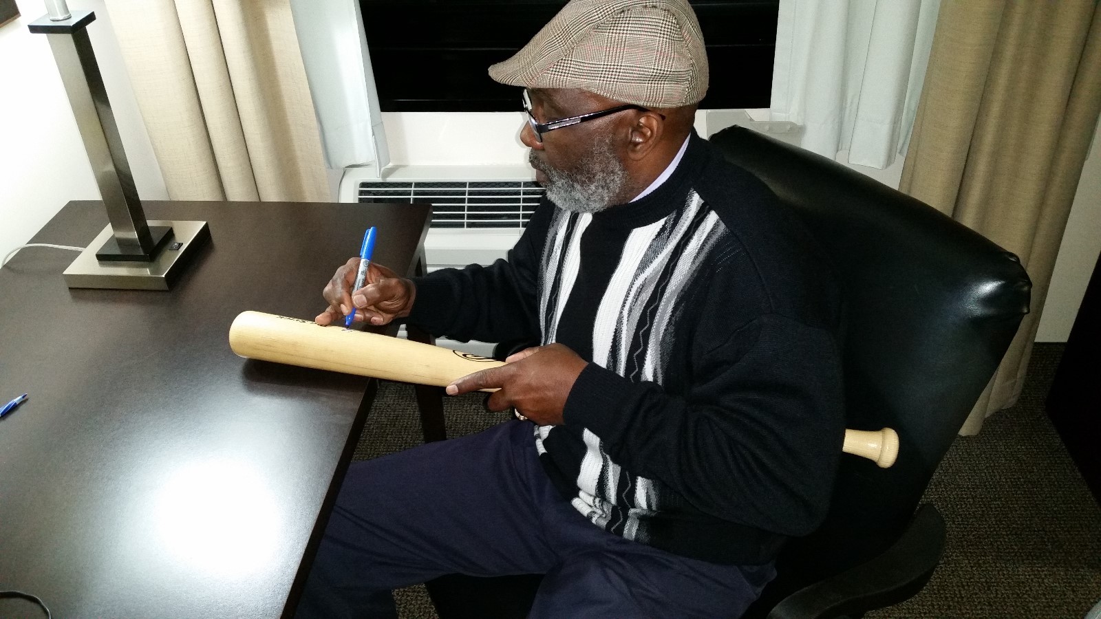 MOOKIE WILSON SIGNED BASEBALL BAT RAWLINGS BIG STICK WORLD SERIES DATE 10/25/86