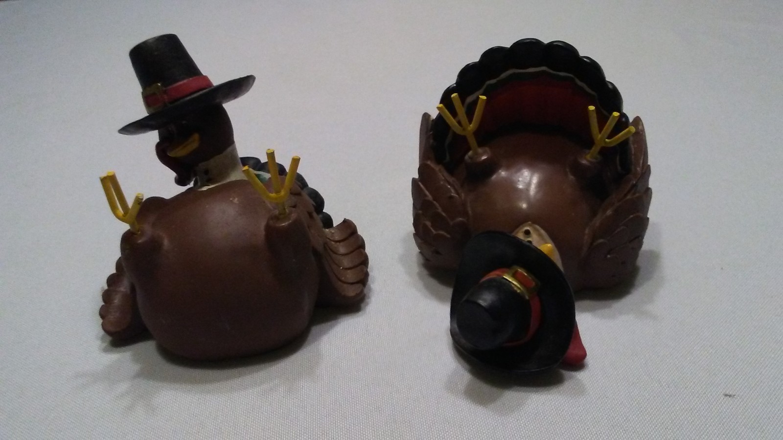 2 Sitting Turkey Figurines 3