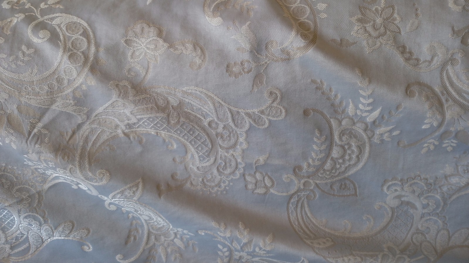 36 yards heavy duty Drapery Upholstery Fabric Floral Paisley Light Blue 96