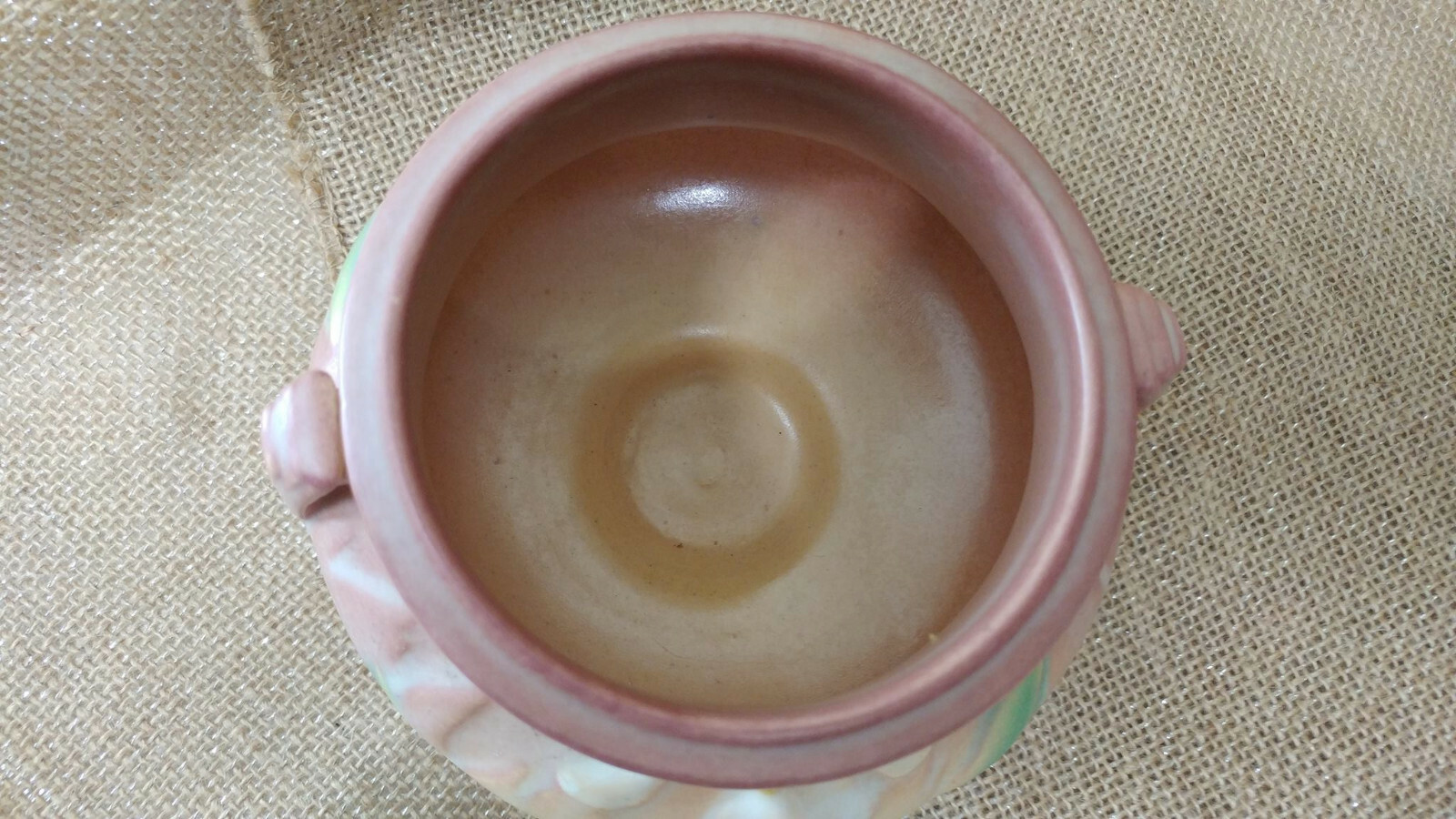 Lovely Roseville 647-3 Iris Jardiniere