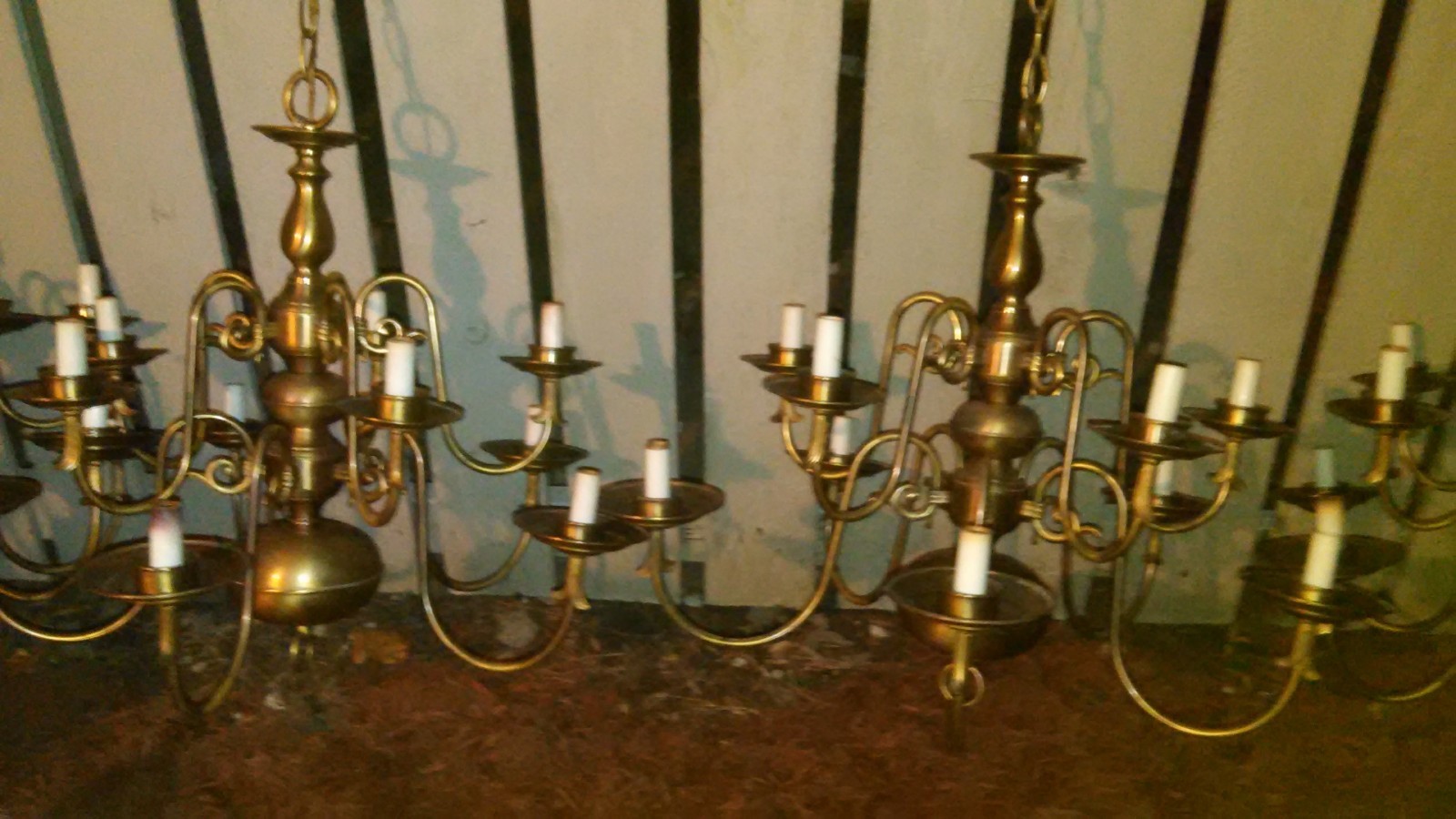 6 VINTAGE WILLIAMSBURG 10 CANDLE 2 TIER BARNISHED BRASS CHANDELIER MADE IN SPAIN