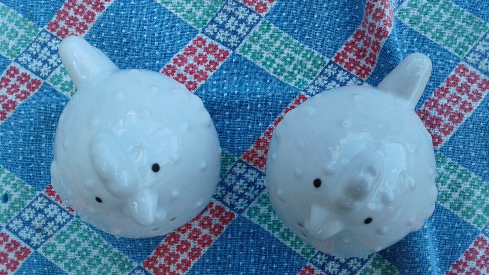 Chicken Salt and Pepper Shakers, White Ceramic, Adorable Vintage
