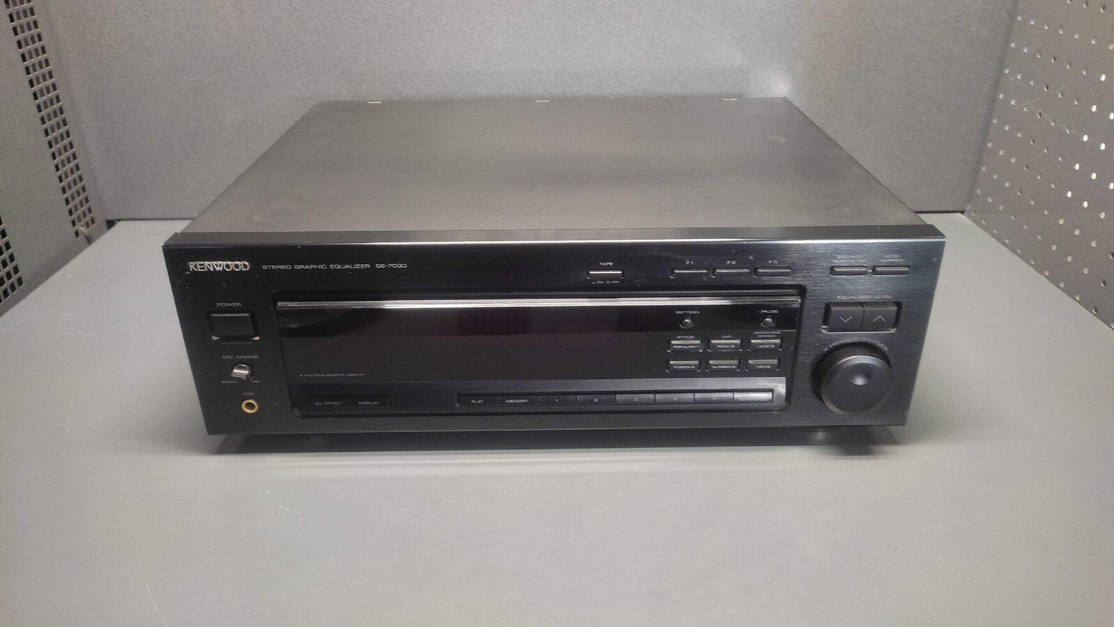 Kenwood GE-7030 stereo graphic equalizer with Spectrum