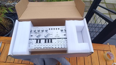 Behringer TD-3-AM Analog Synthesizer - Excellent w/Box
