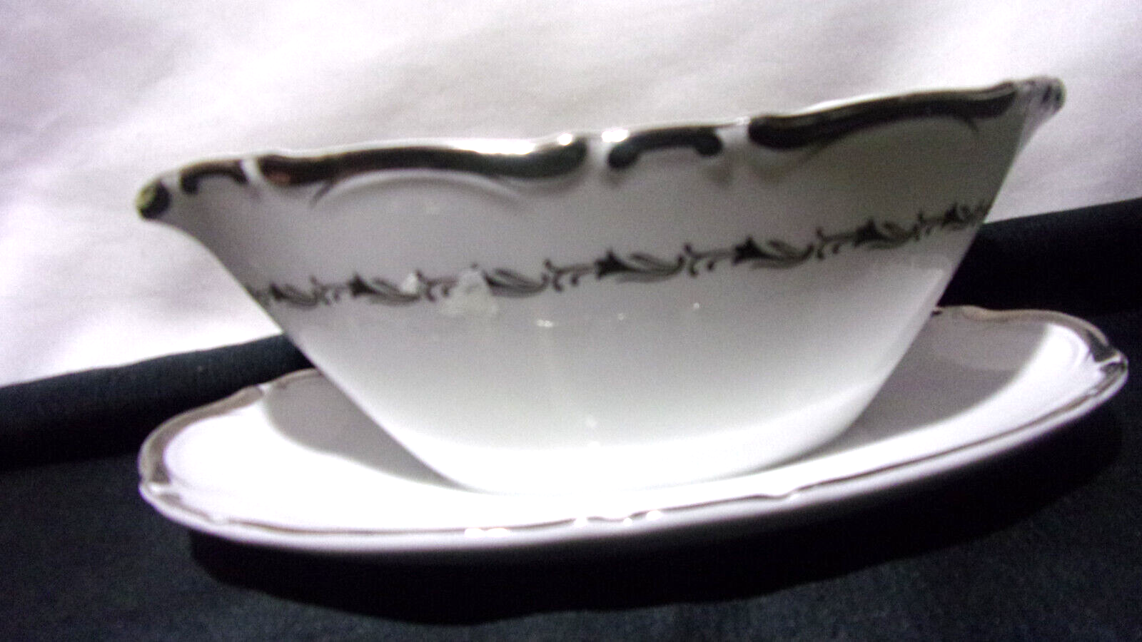 Vintage Seyei Fine China 4689 Marquis Platinum trim Gravy Boat