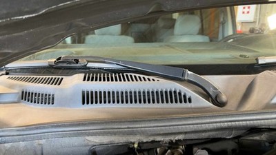 Used Right Wiper Arm fits: JEEP COMMANDER 06 07 08 09 10