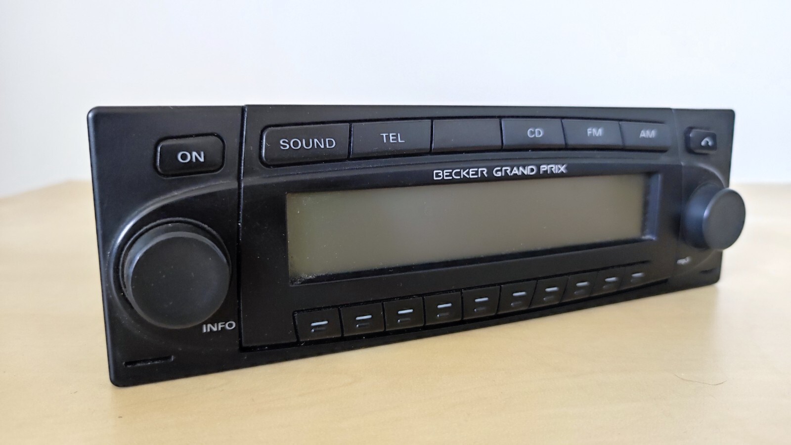 【レア】ベンツ　W124　純正カーオーディオ　Becker Grand Prix レア】ベンツ W124 純正カーオーディオ Becker Grand Prix