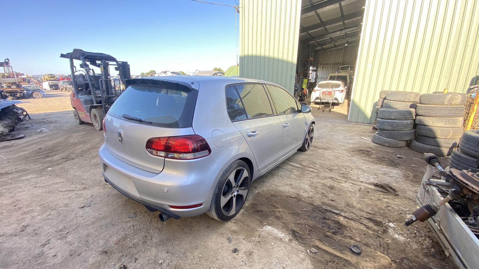 2010 Golf VW REAR GARNISH TAILGATE LAMP (LH SIDE) GTD/GTi GEN 6 12/08-03/10 image 9