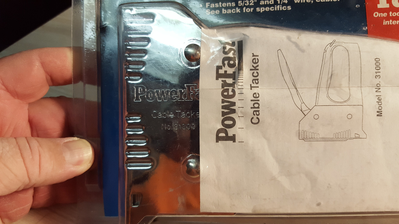 PowerFast Cable Tacker  DESA International W/ STAPLES / new
