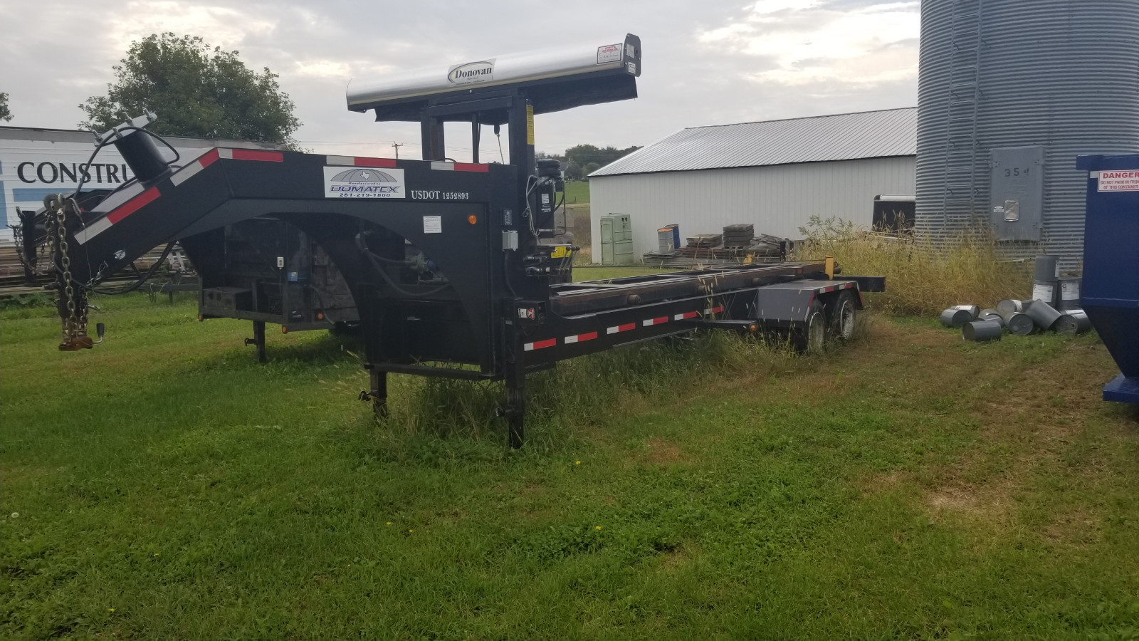 Domatex GN-40 Roll off dumpster dump trailer