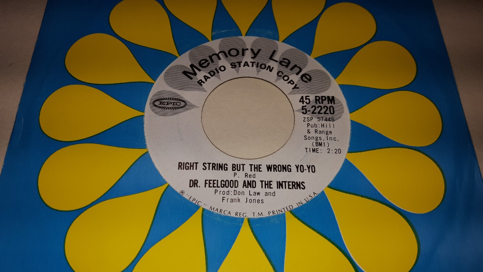 DR FEELGOOD & THE INTERNS Right String But The Wrong Yo-Yo