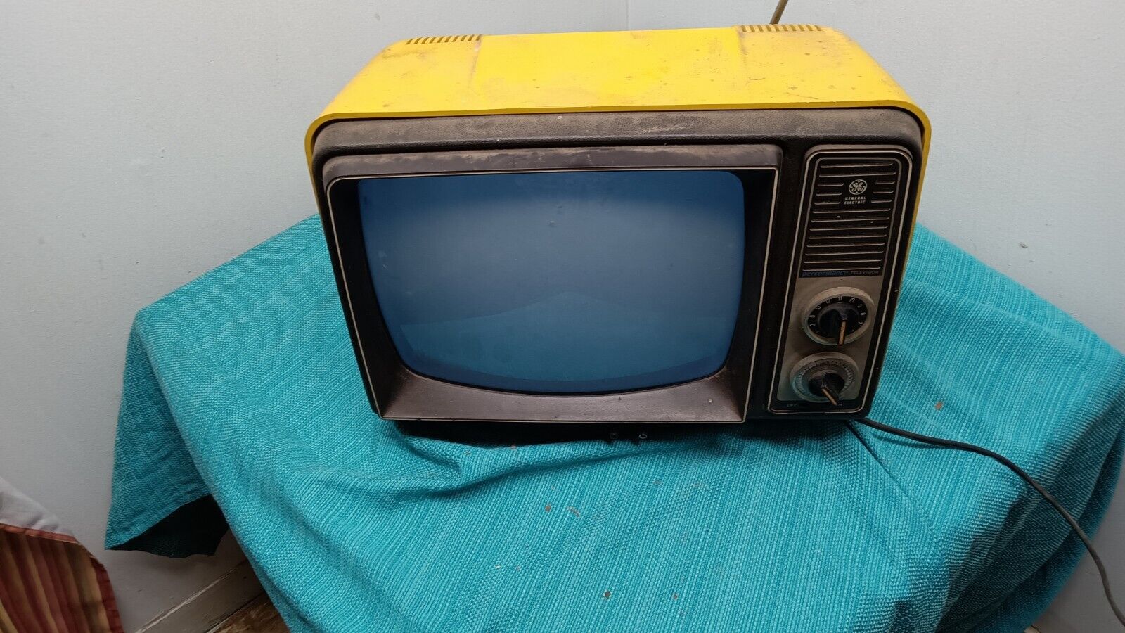 General Electric Yellow TV. model number. 12XB9104Y 1960s General Electric Yellow TV. model number. 12XB9104Y 1960s