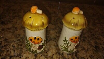 1978 Sears Roebuck Merry Mushroom Salt & Pepper Shaker Set (Japan)