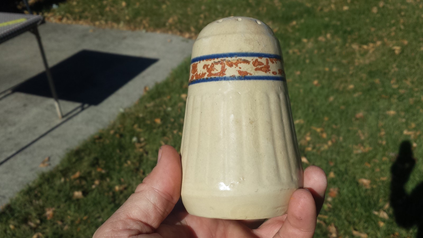 Rare Vintage Red Wing Sponge Band Salt / Pepper Shaker