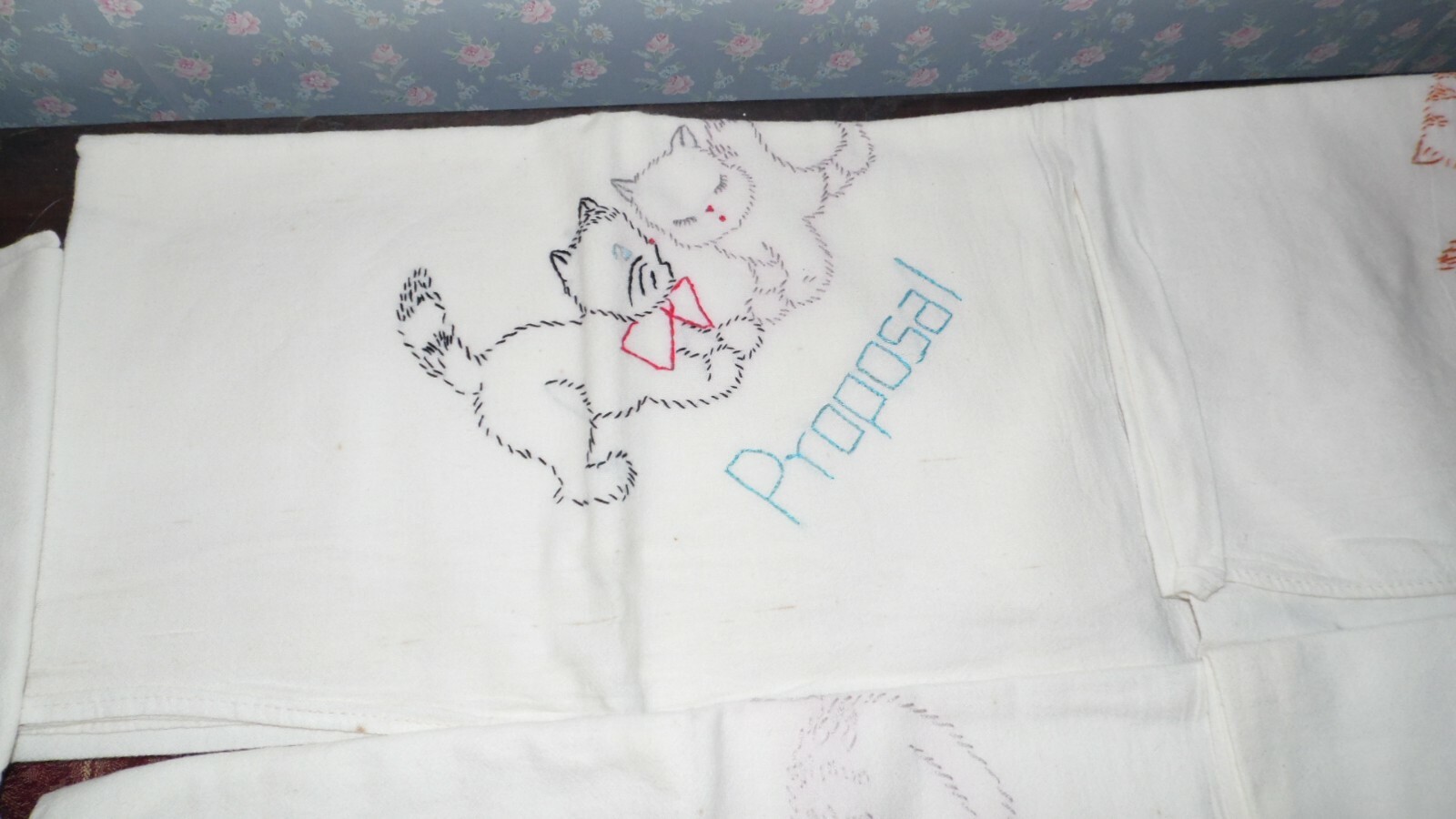 VINTAGE 50'S EMBROIDERED CATS TEA TOWELS LOVE WEDDING PROPOSAL GIRL BOY 7 PC SET