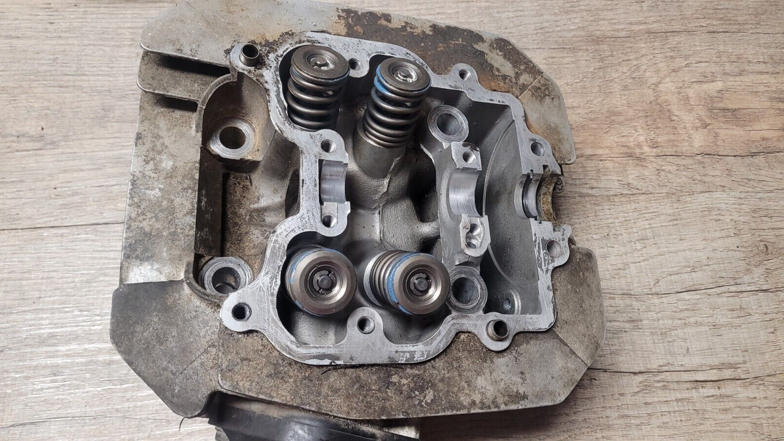 あげ 2003 Suzuki Eiger 400 OEM Cylinder Head Top End Valves Assy