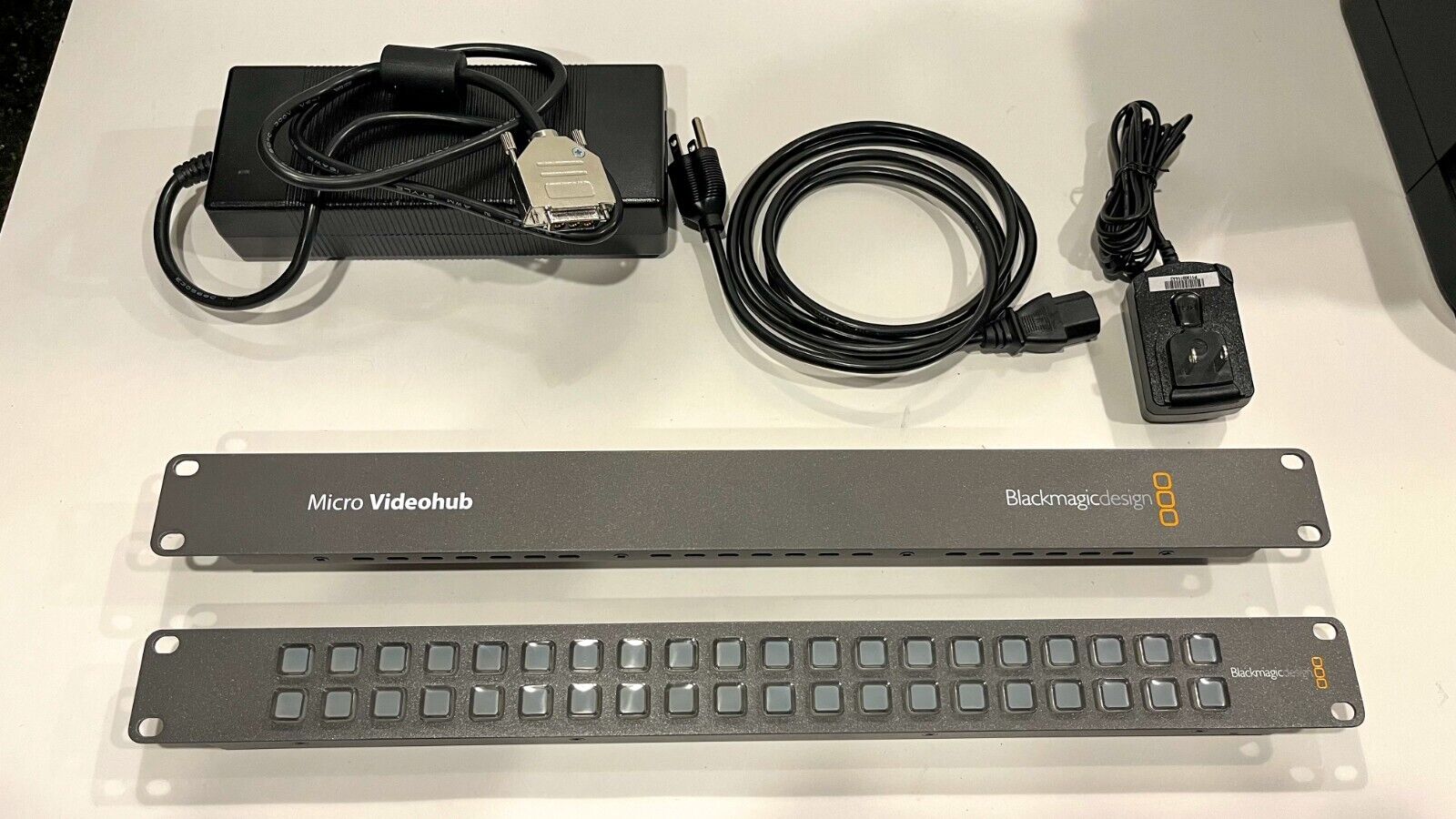 Blackmagic Design Micro Videohub 16x16 3G-SDI Router & Smart Blackmagic Design Micro Videohub 16x16 3G-SDI Router & Smart