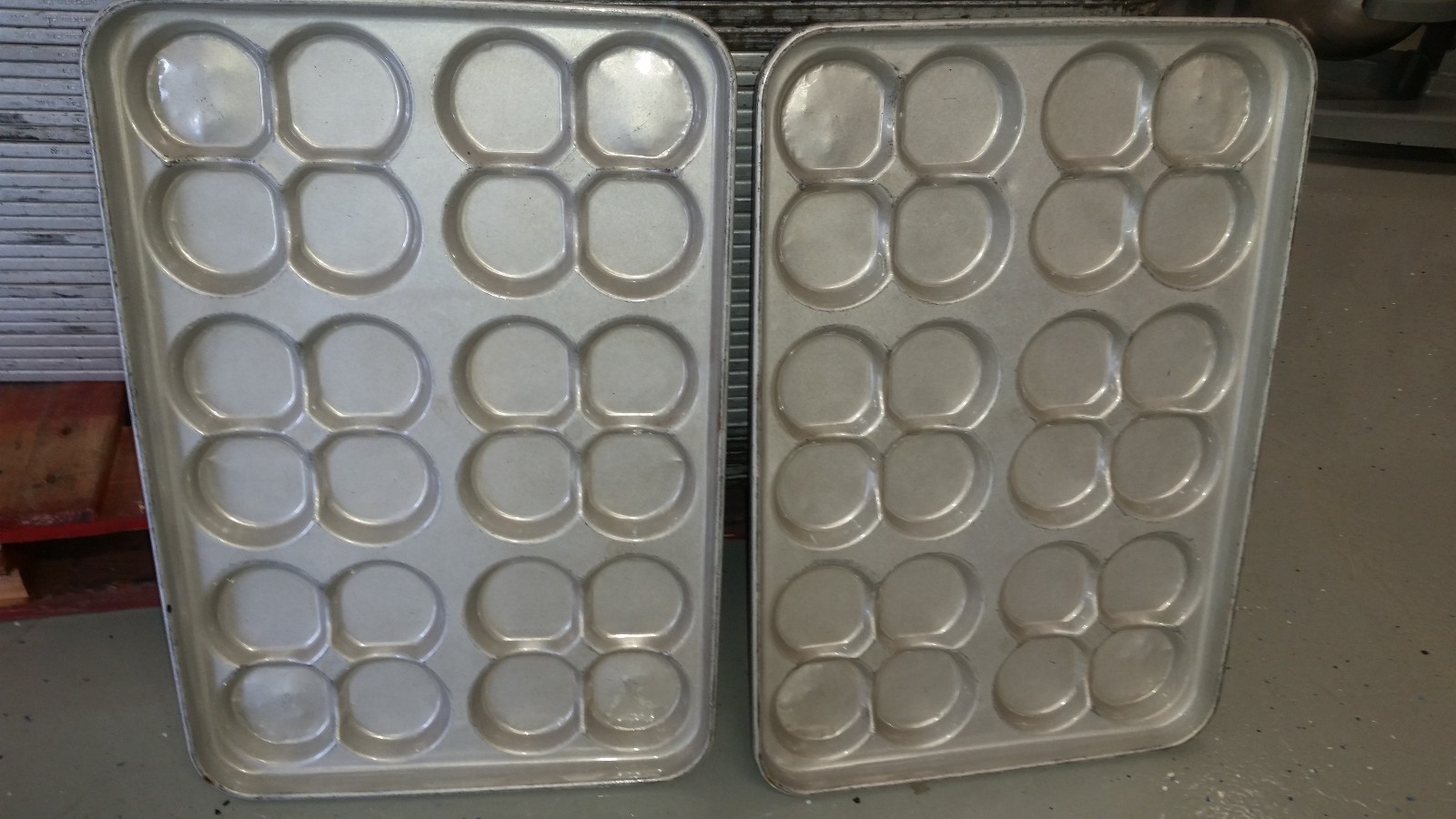 REGLAZED - Lot of 238 Hamburger Bun Pans American Pan