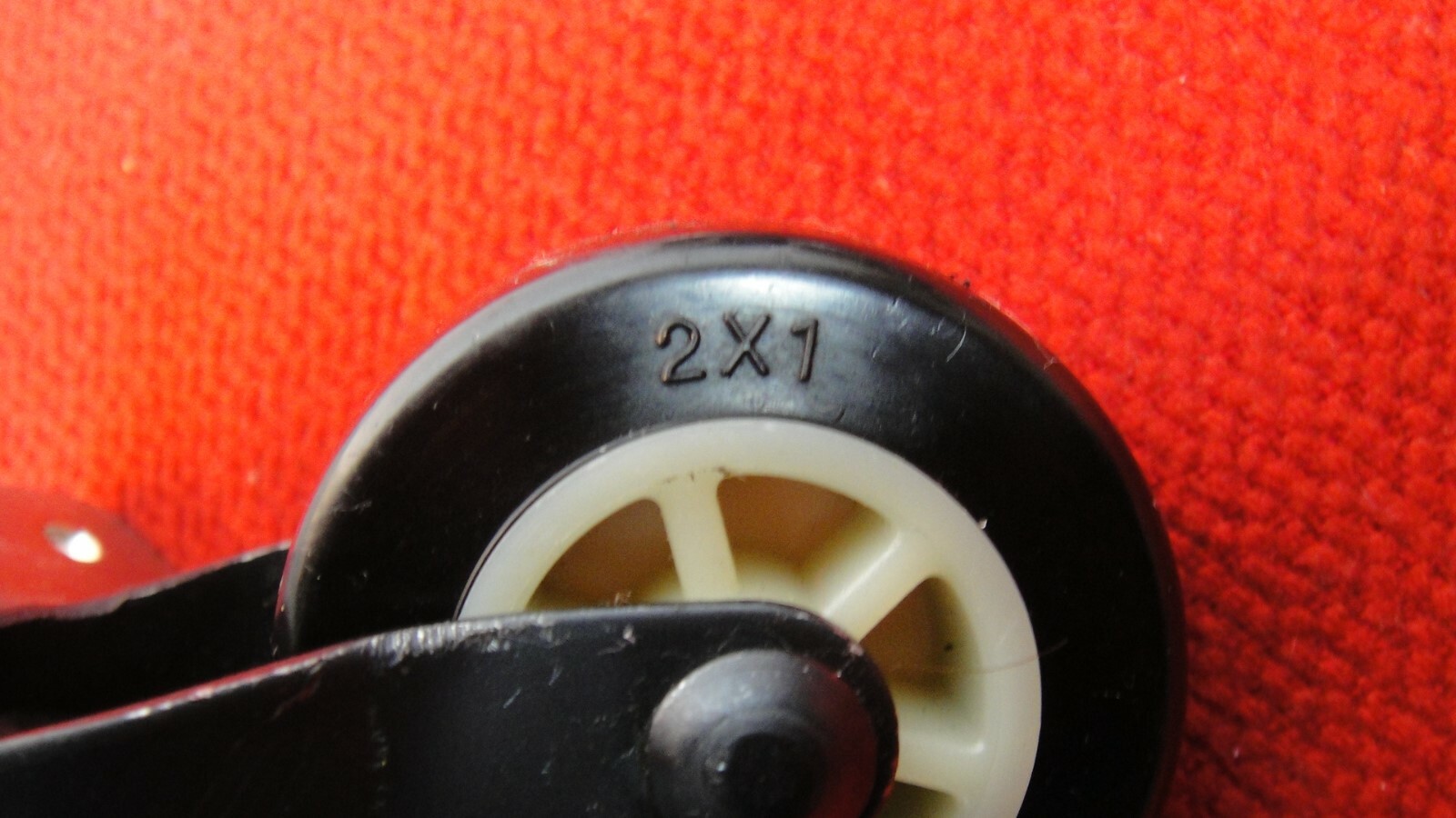 1 set of 4 / swivel caster hard rubber wheels