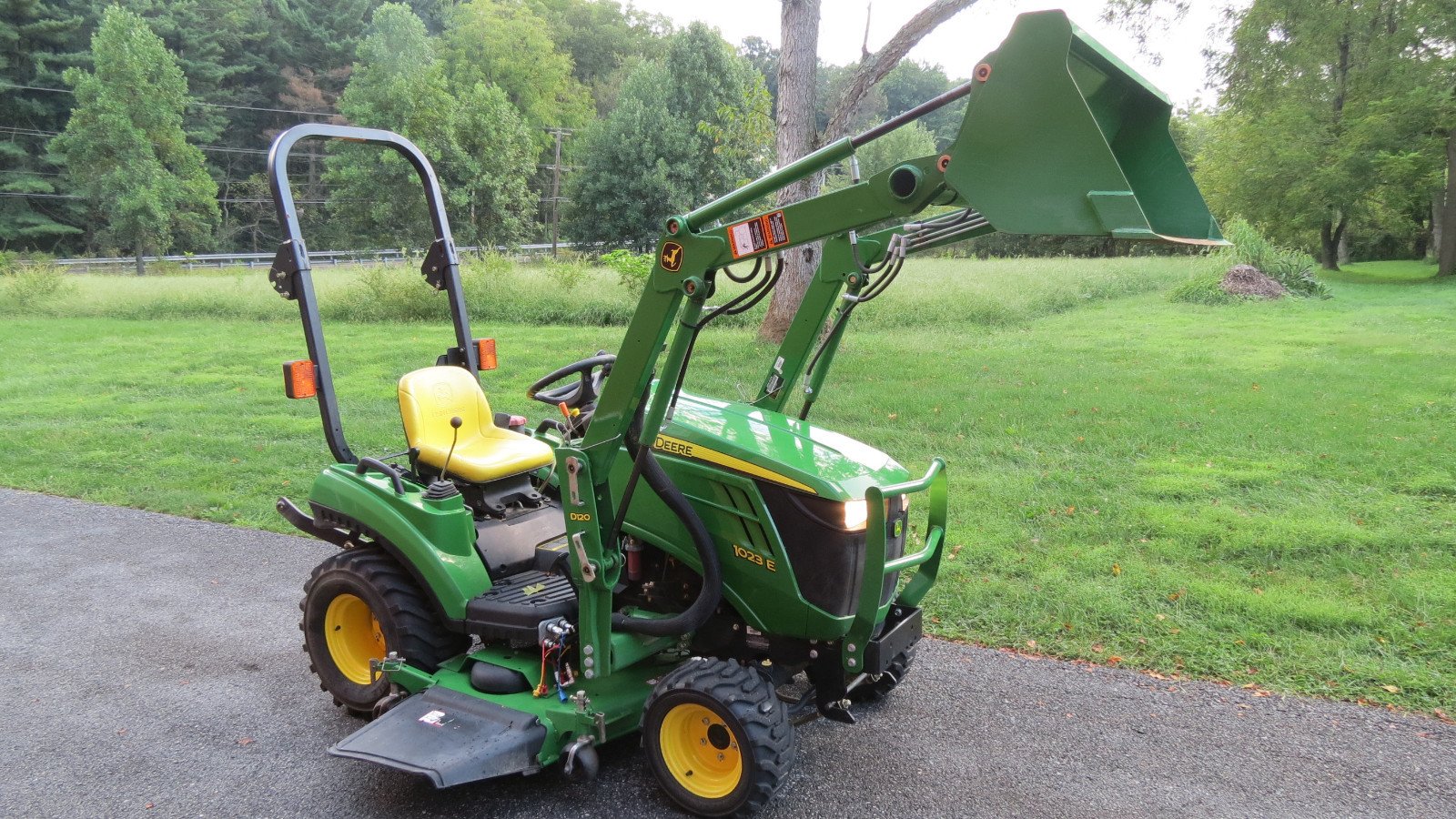 2011 JOHN DEERE 1023E 4X4 COMPACT UTILITY TRACTOR W/ LOADER & MOWER HYDRO 215 HR