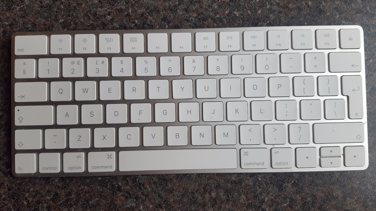 Apple Magic Keyboard Key & Clip v2 model A1644 Wireless