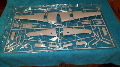 Lockheed P-38L-5-LO Lightning Trumpeter 1:32  Sprue C: Wing Assembly, props,etc 