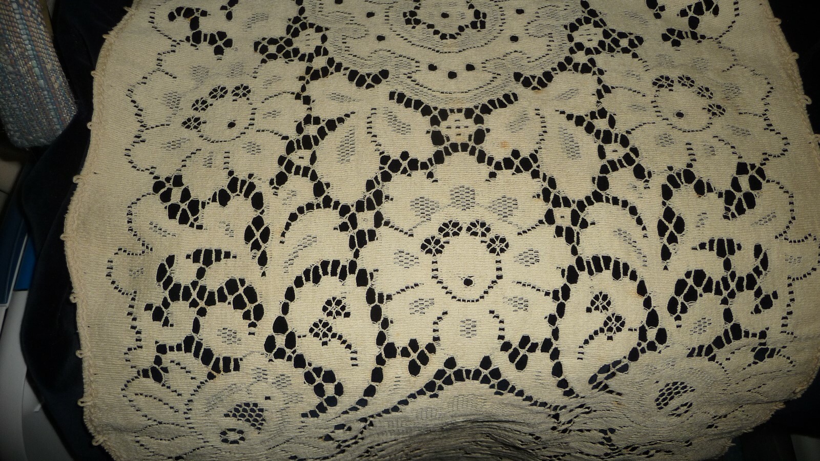 #31 vtg Table Runner / Dresser Scarf 58