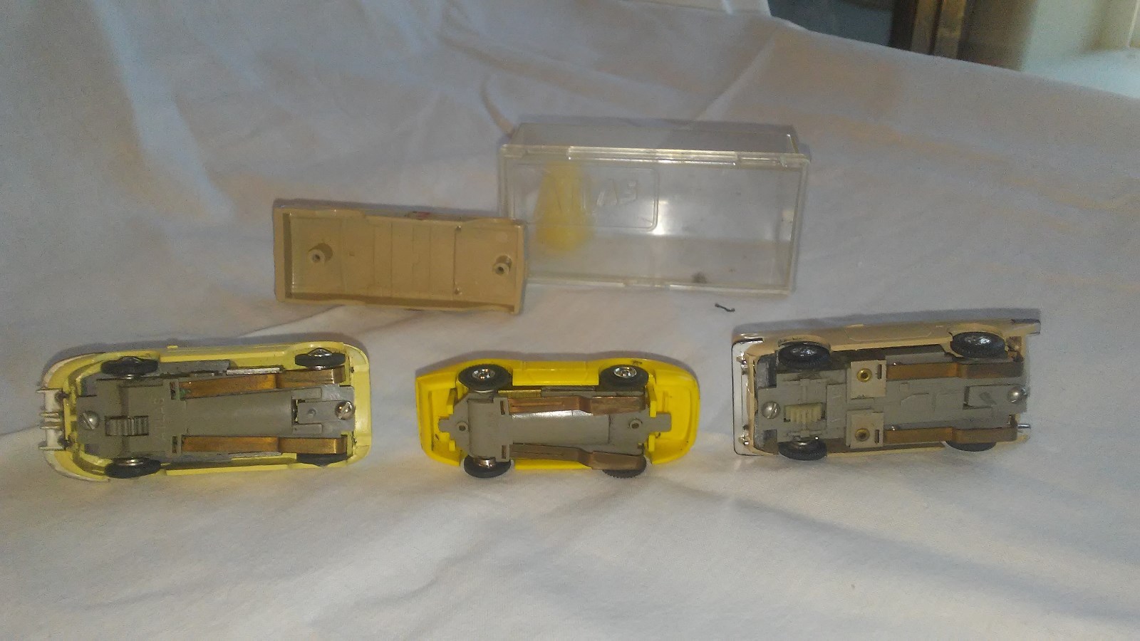 ATLAS HO SLOT CAR LOT Vintage 1960’s  (3) Cars &  1 Extra BODY