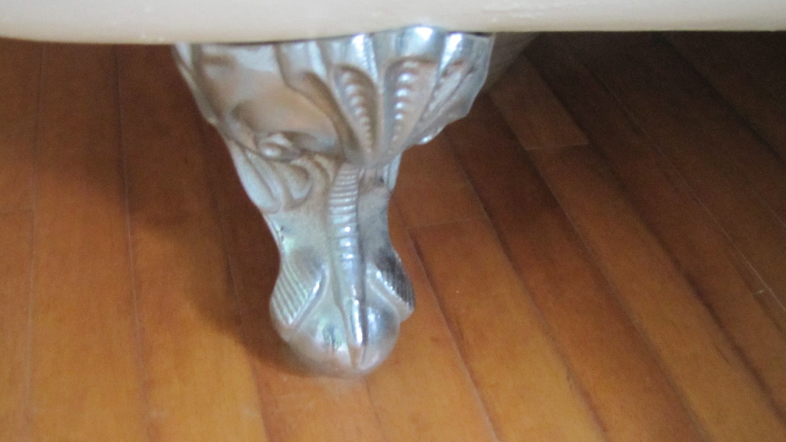 CHATSWORTH CAST IRON CLAW FOOT BATH TUB 60