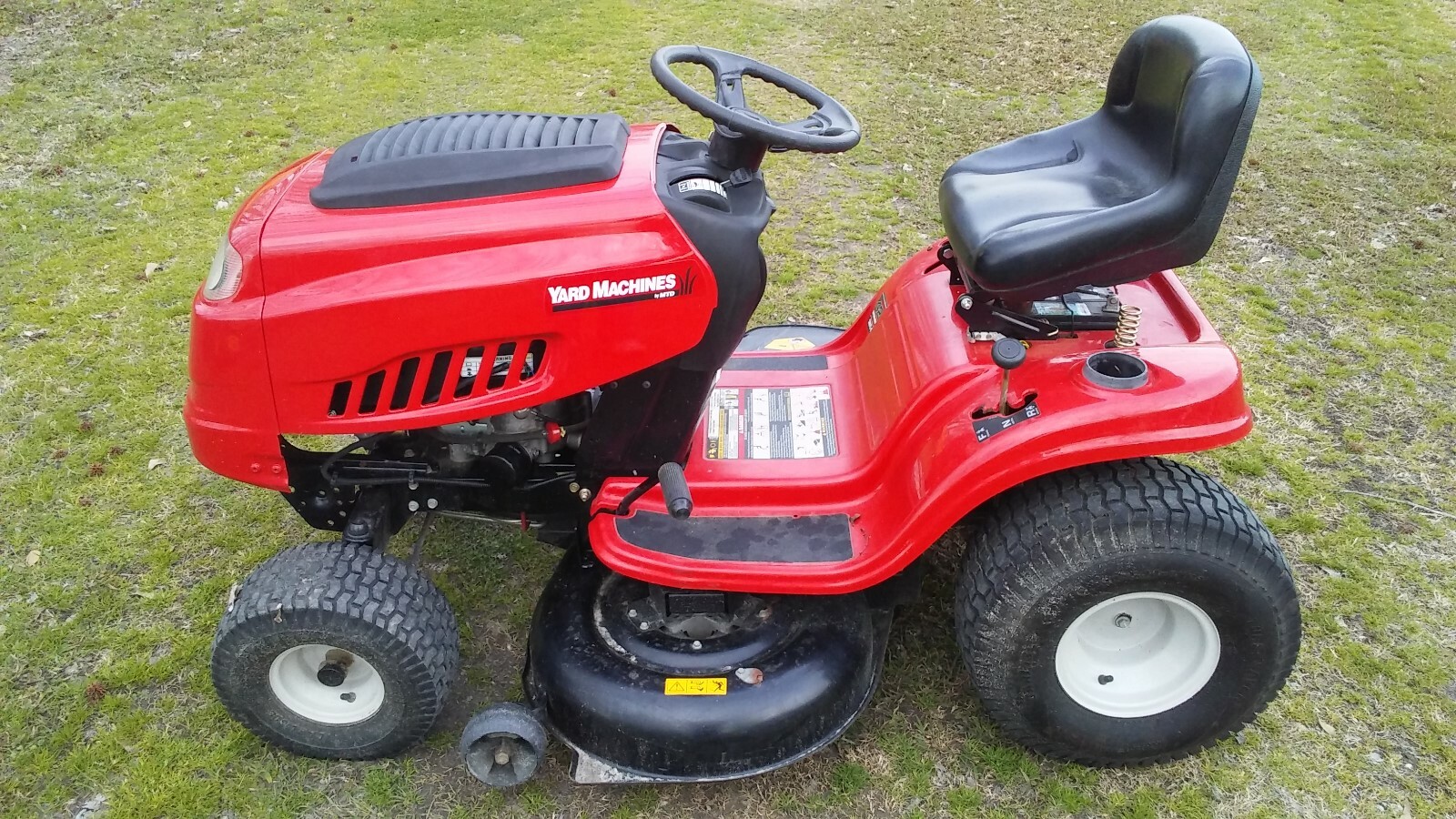 MTD Yard Machines 13B2775S000 Riding Lawn Mower Tractor