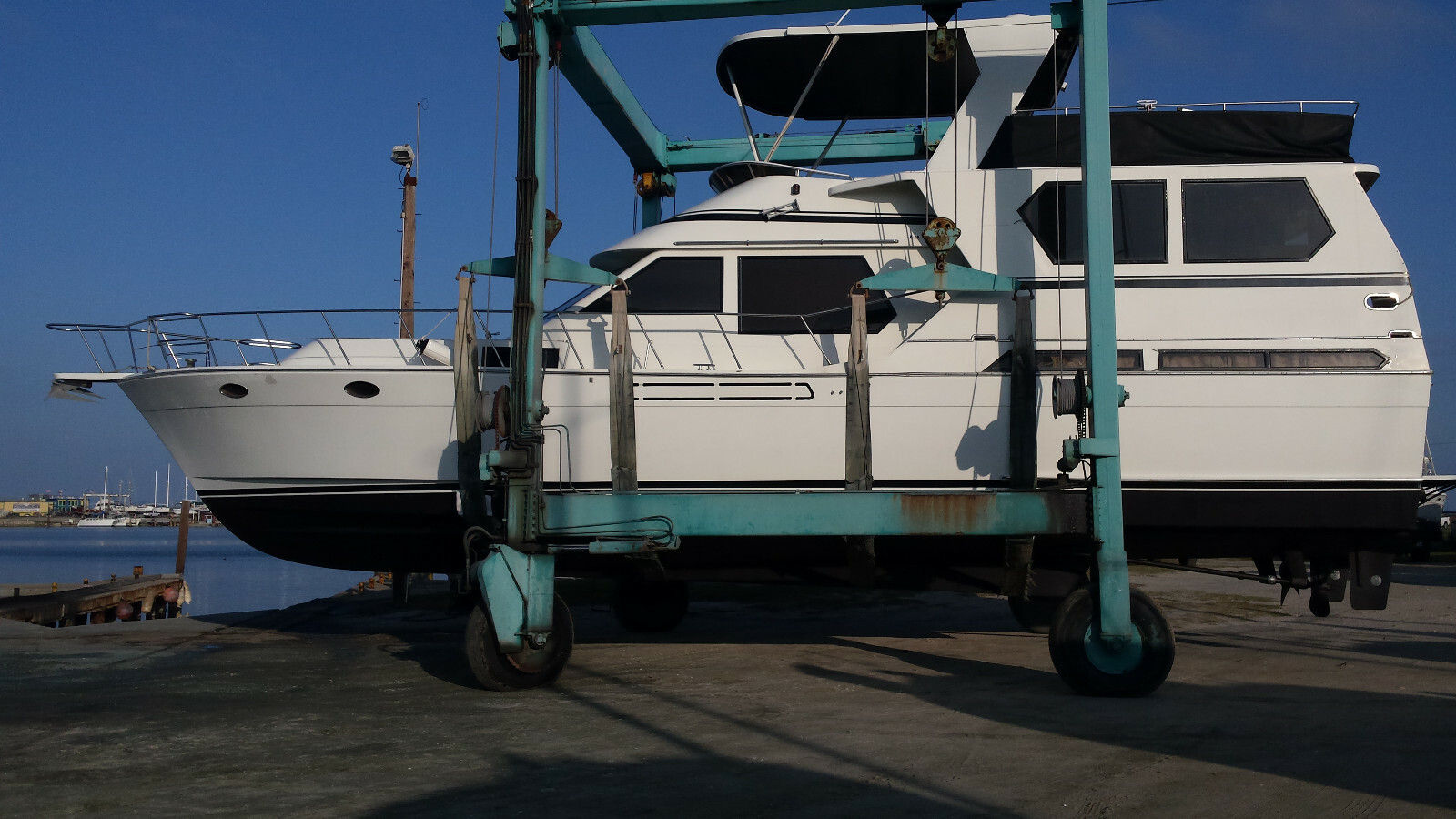 1988 MED YACHT 60 FOOT 2BEDROOM,2 BATH FLOATING CONDO, 3208 CATS,15KW GEN
