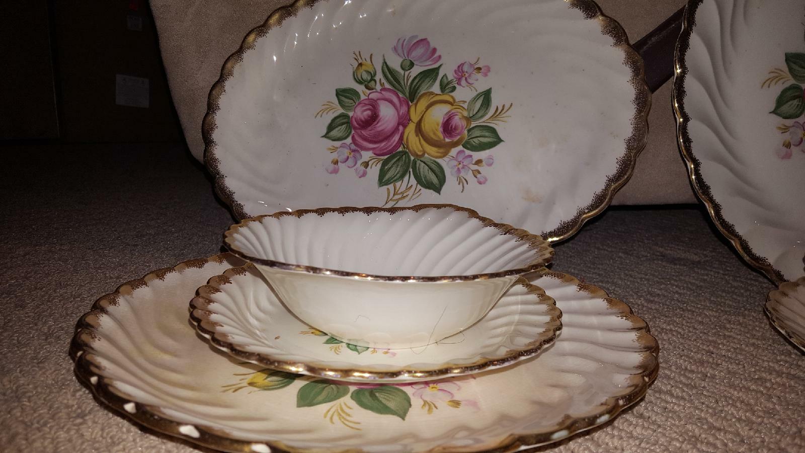 109 PIECES... ROYAL CHINA QUBAN ROYAL 22 GOLD