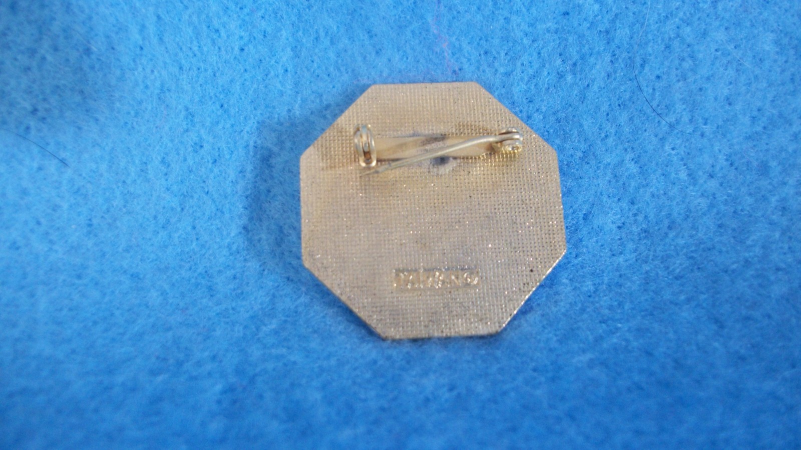 LIONS CLUB PIN PENNSYLVANIA LIONS DISTRICT 14R 77 with Gift Box