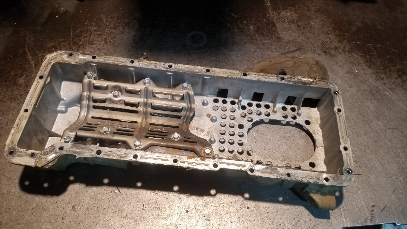 12634971 2011-2015 UPPER OIL PAN CHEVROLET Duramax 6.6l 6.6 LML ref511 - Picture 1 of 12