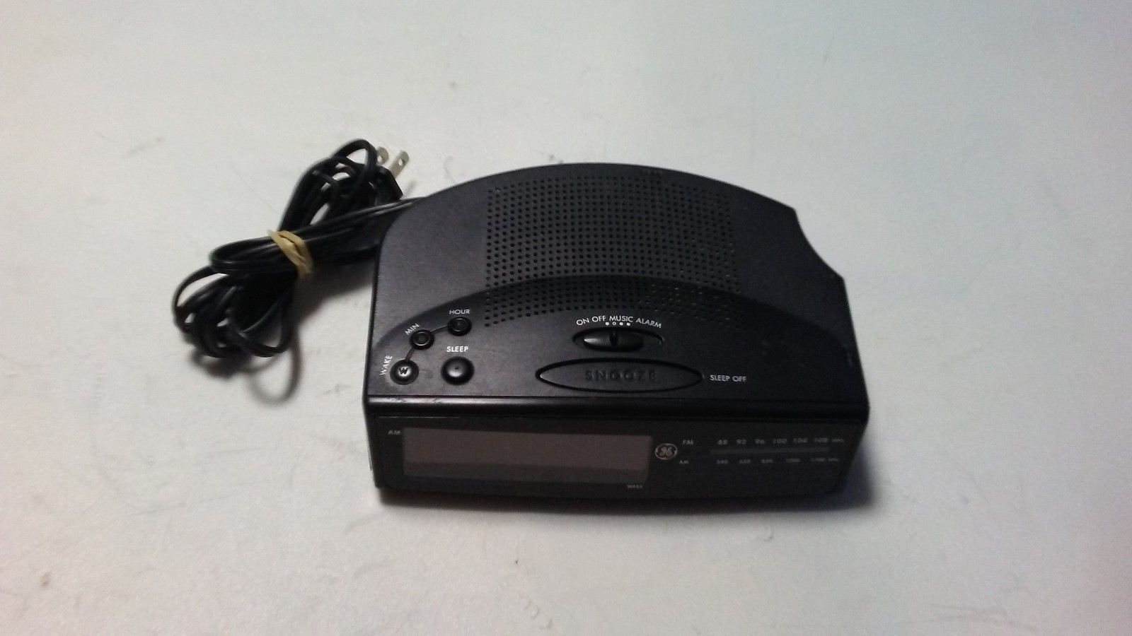 GE FM/AM Clock Radio Model 7-4815 A