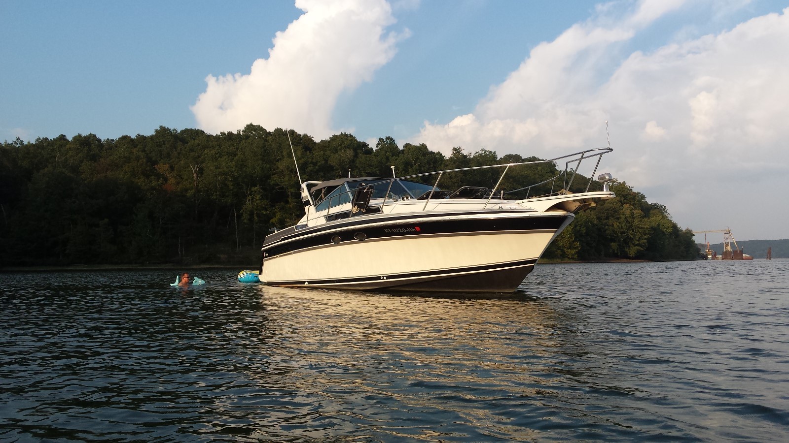1989 Well Craft St Tropez 32' Cruiser. Trades for scarab,Fountain,Baja, possible