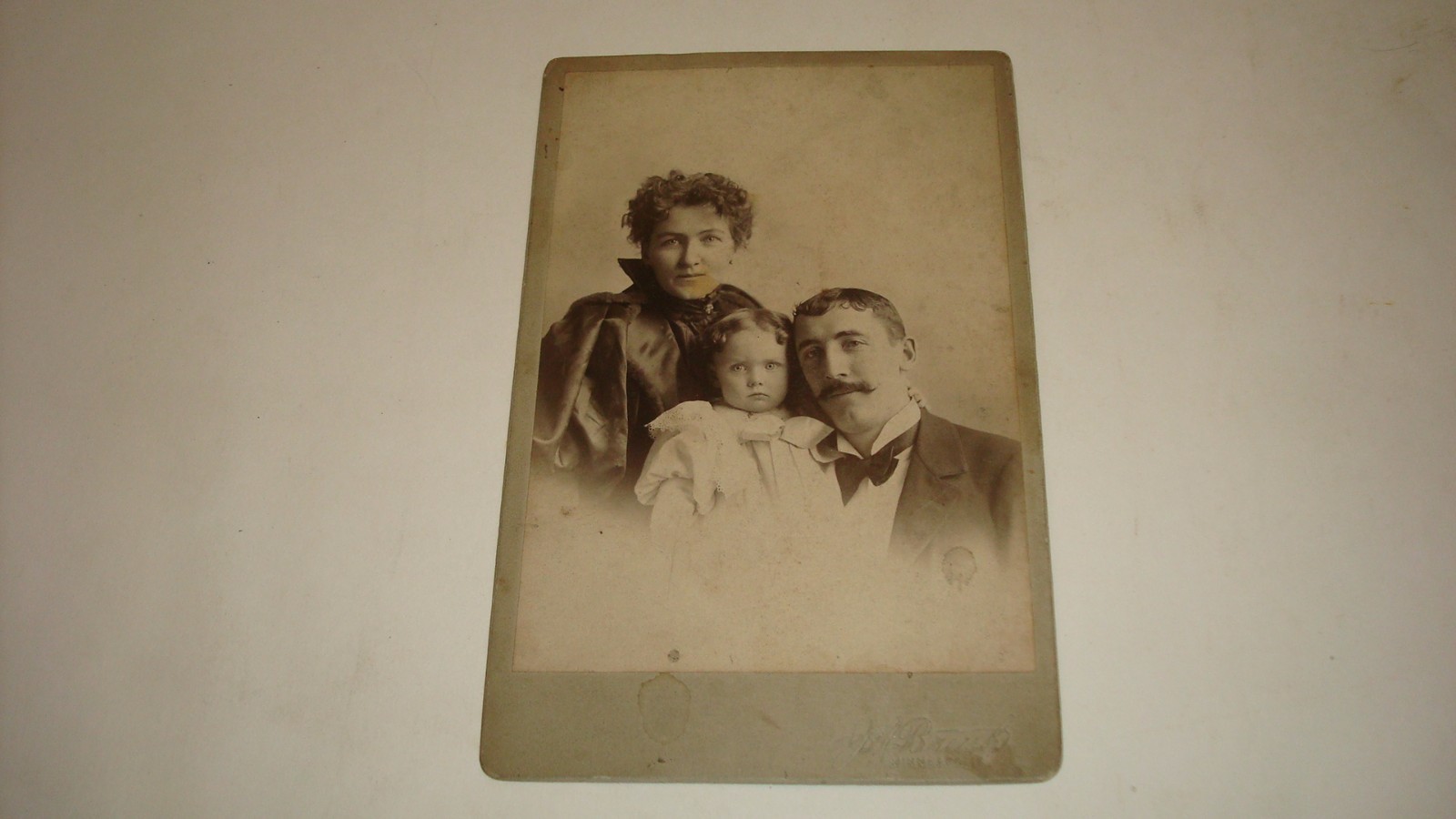 Antique Cabinet Card Family Photo Circa 1890 Minneapolis Minn.
