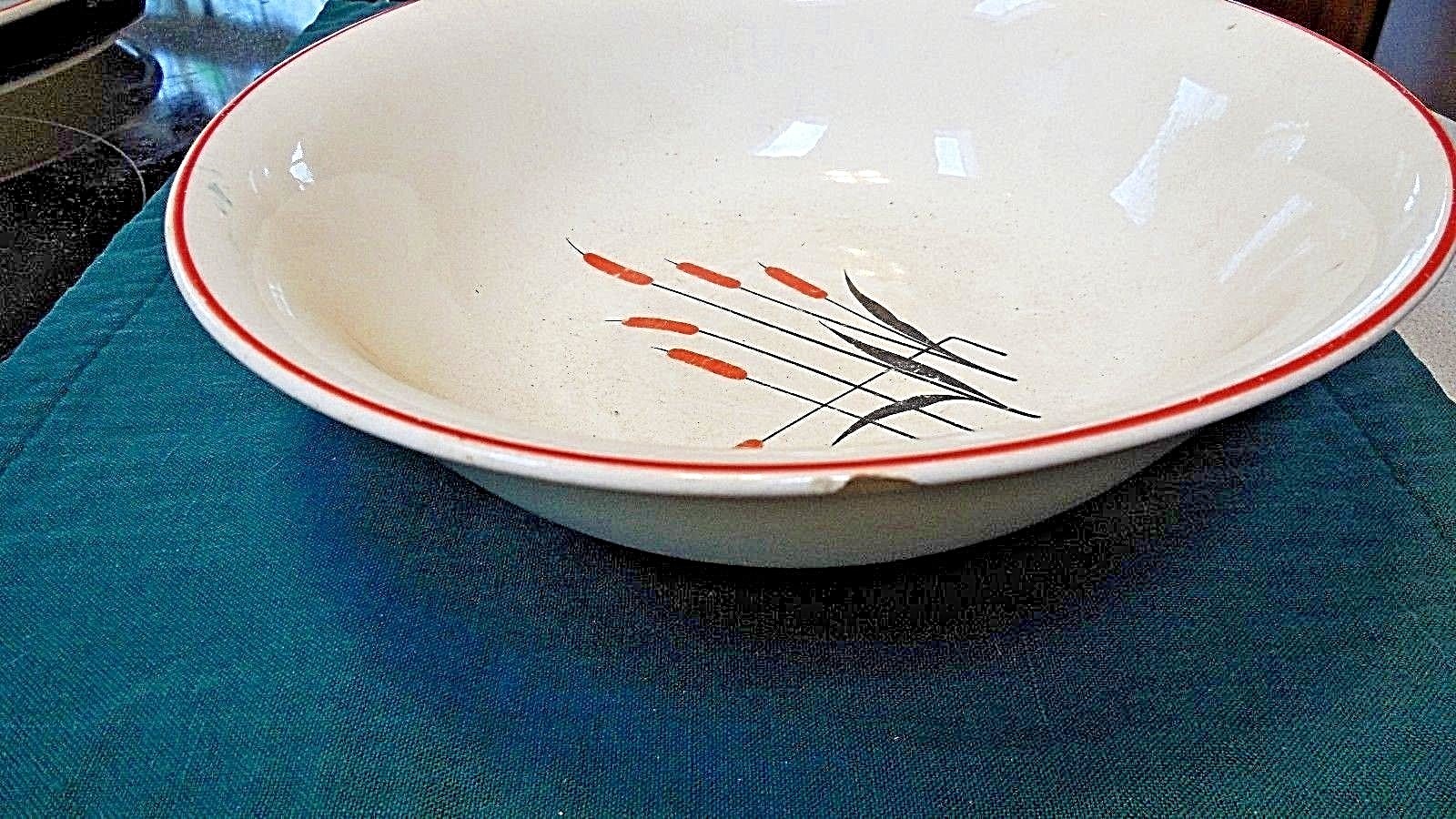 Universal Cambridge Cattail Tableware Vintage 1940's Serving/Mixing Bowl