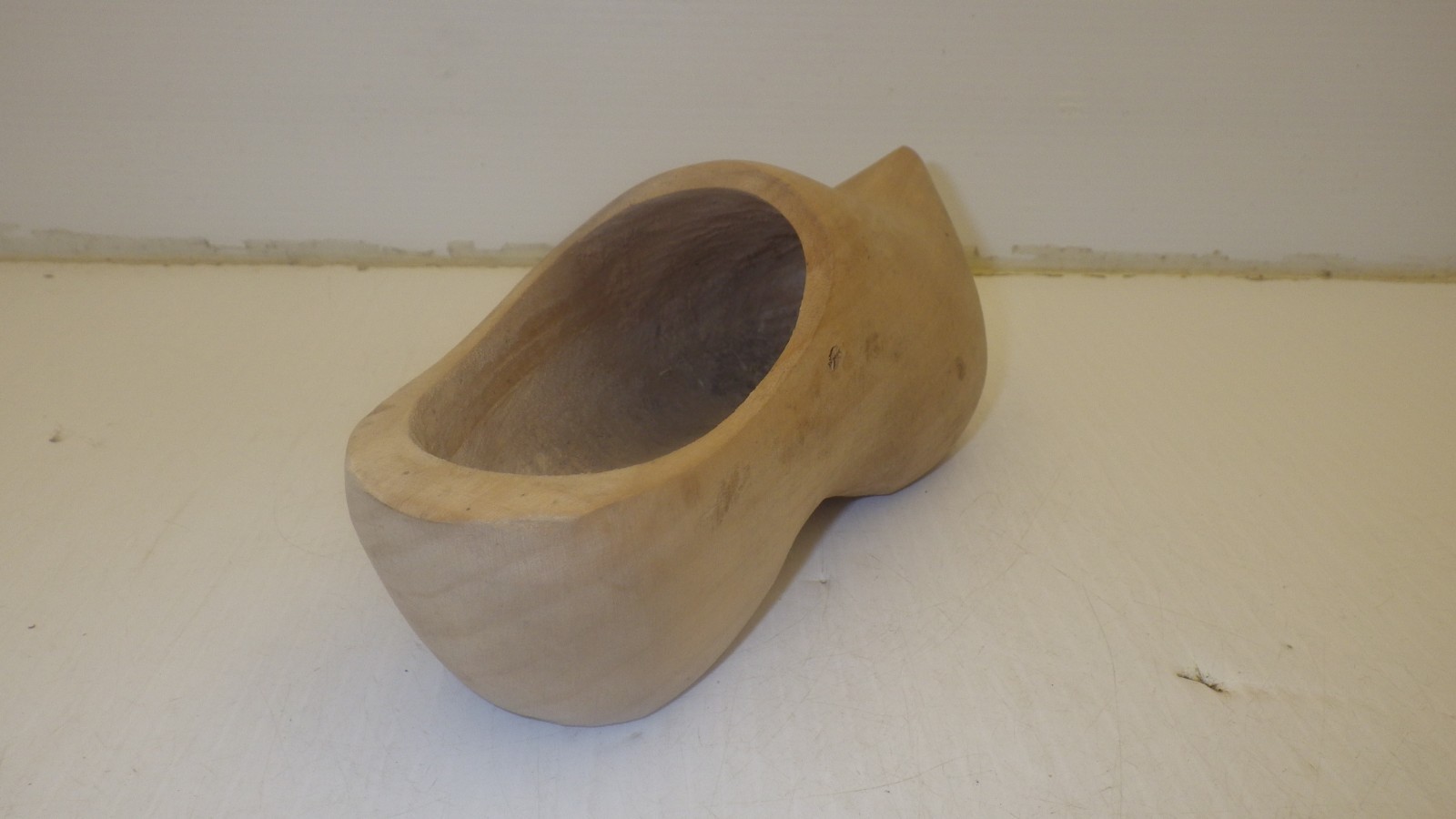 UNBRANDED PLAIN UNFINISHED WOODEN SHOE/CLOG, APPROX 7