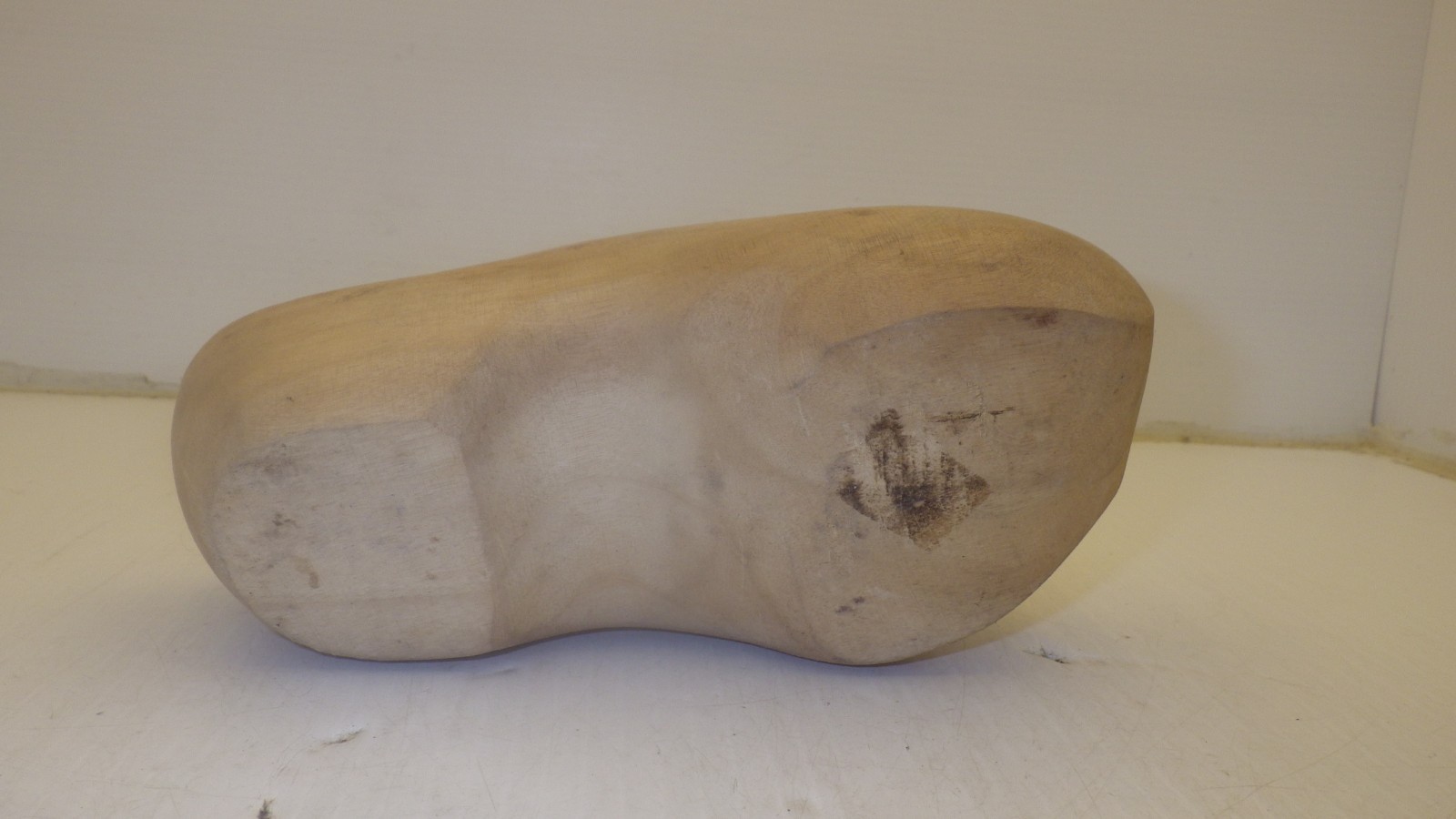 UNBRANDED PLAIN UNFINISHED WOODEN SHOE/CLOG, APPROX 7