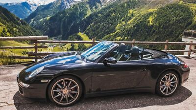 Die Fahrt im offenen Cabrio zählt zweifelsohne zu den schönsten Formen des Autofahrens.