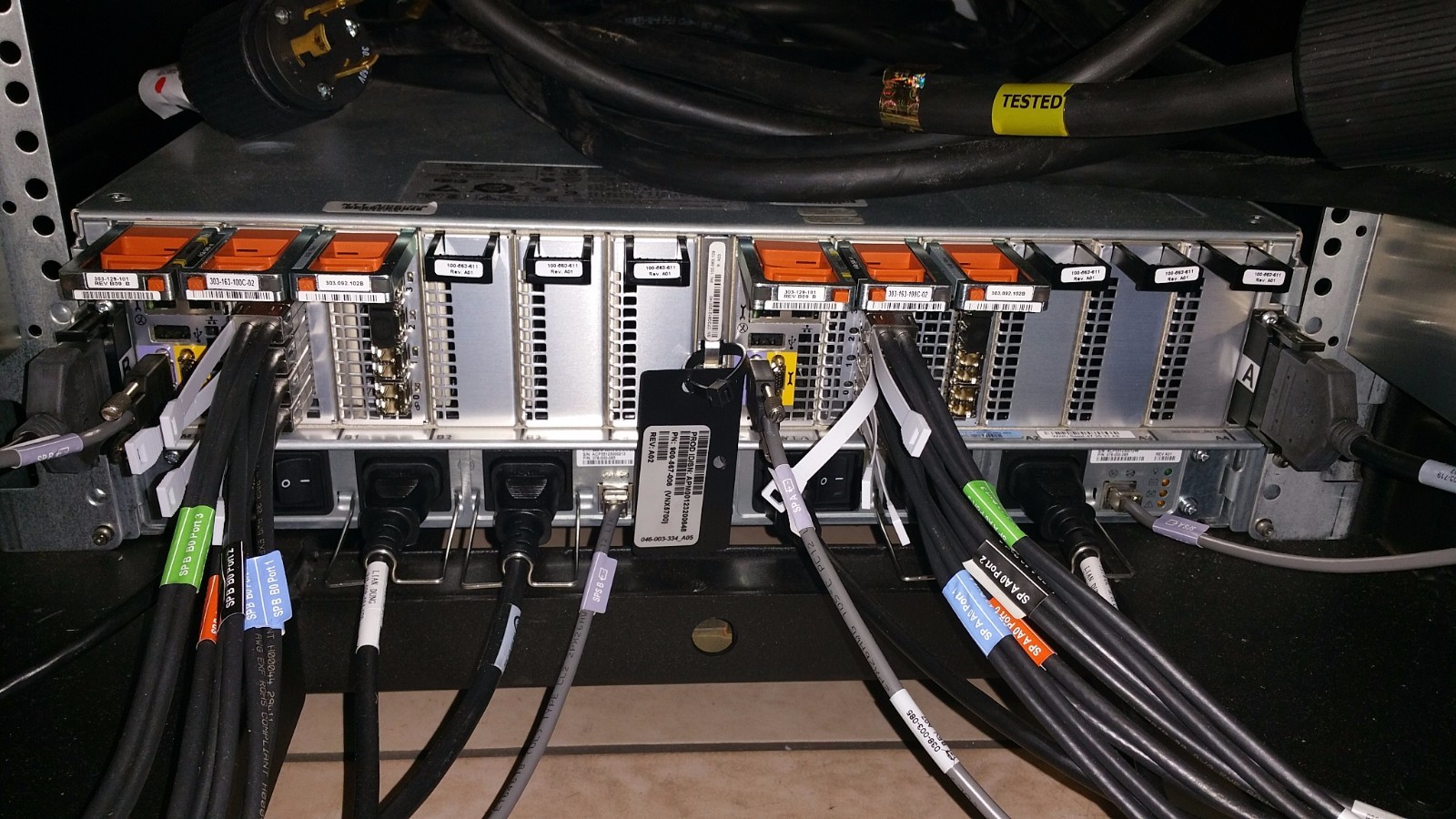 EMC VNX5700 System w/ Server Head +34x 2TB, 36x 600GB, 10x 100GB SSD Drives