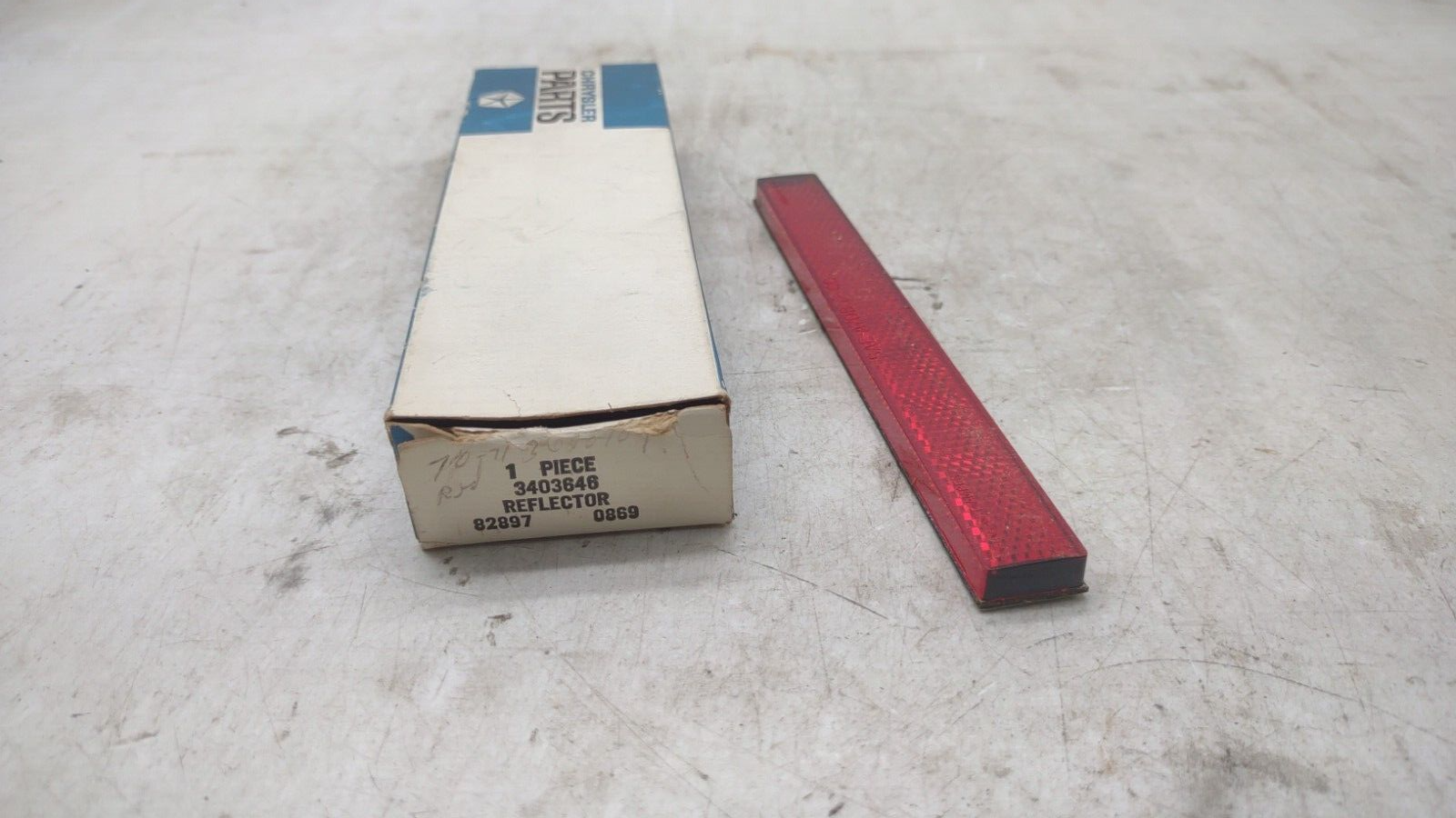Mopar 3403646 Side Marker Reflector No Tabs 1970 Model Mopar 3403646 Side Marker Reflector No Tabs 1970 Model