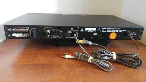 AKAI QUARTZ SYNTHESIZER TUNER MODEL AT-A301 MADE IN JAPAN