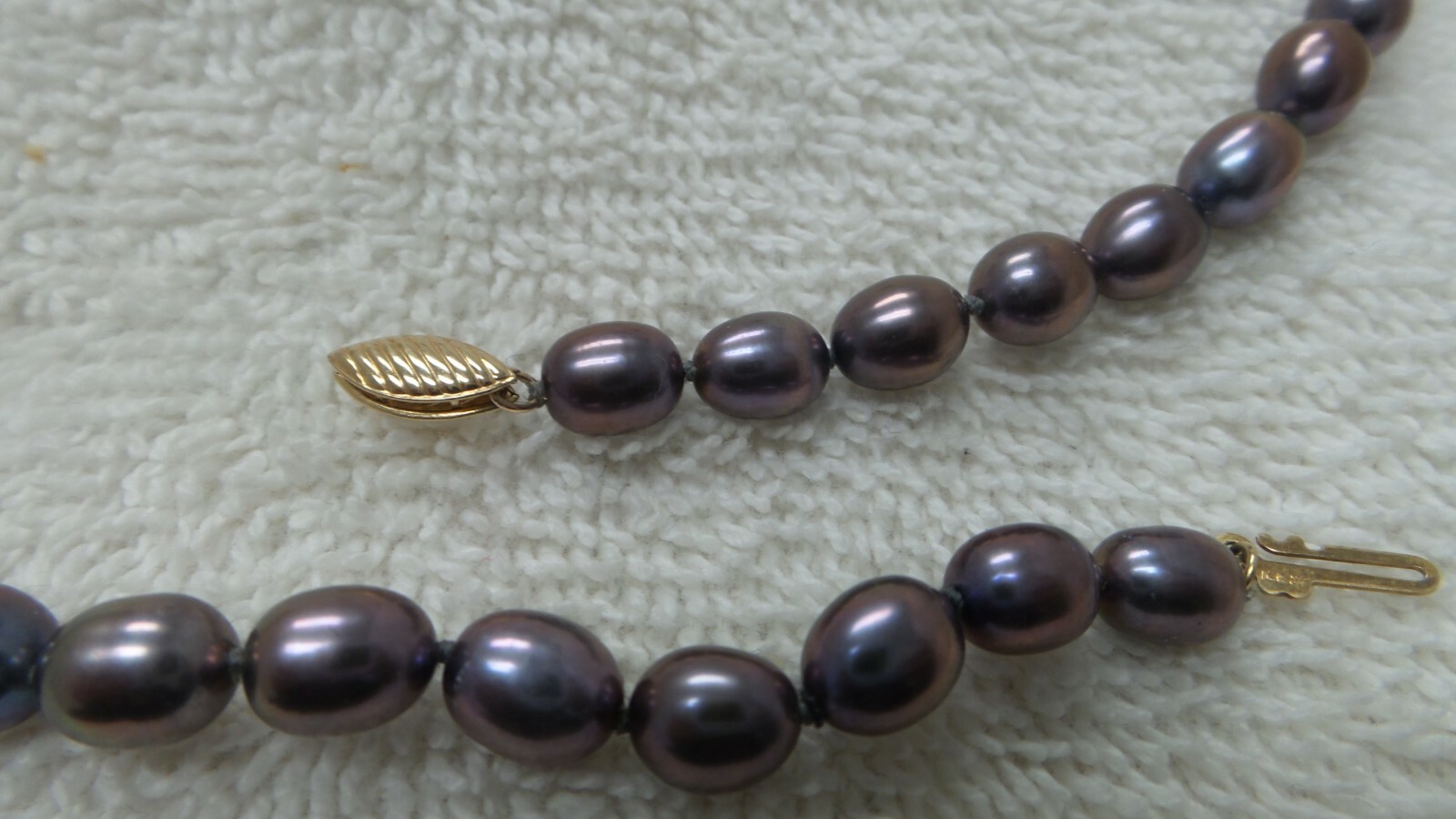 Ladies14kt Black Pearl Necklace and Earrings