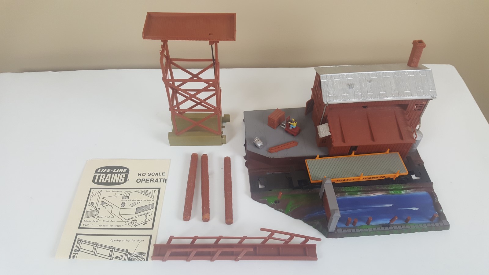 LIFE-LIKE Operating Logging Mill HO Scale