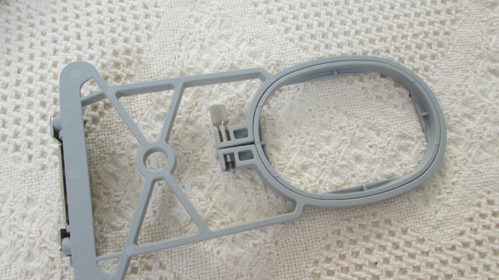 Genuine Bernina Small Emb Hoop with Template/Adapter Artista 165, 170, 180 Exc