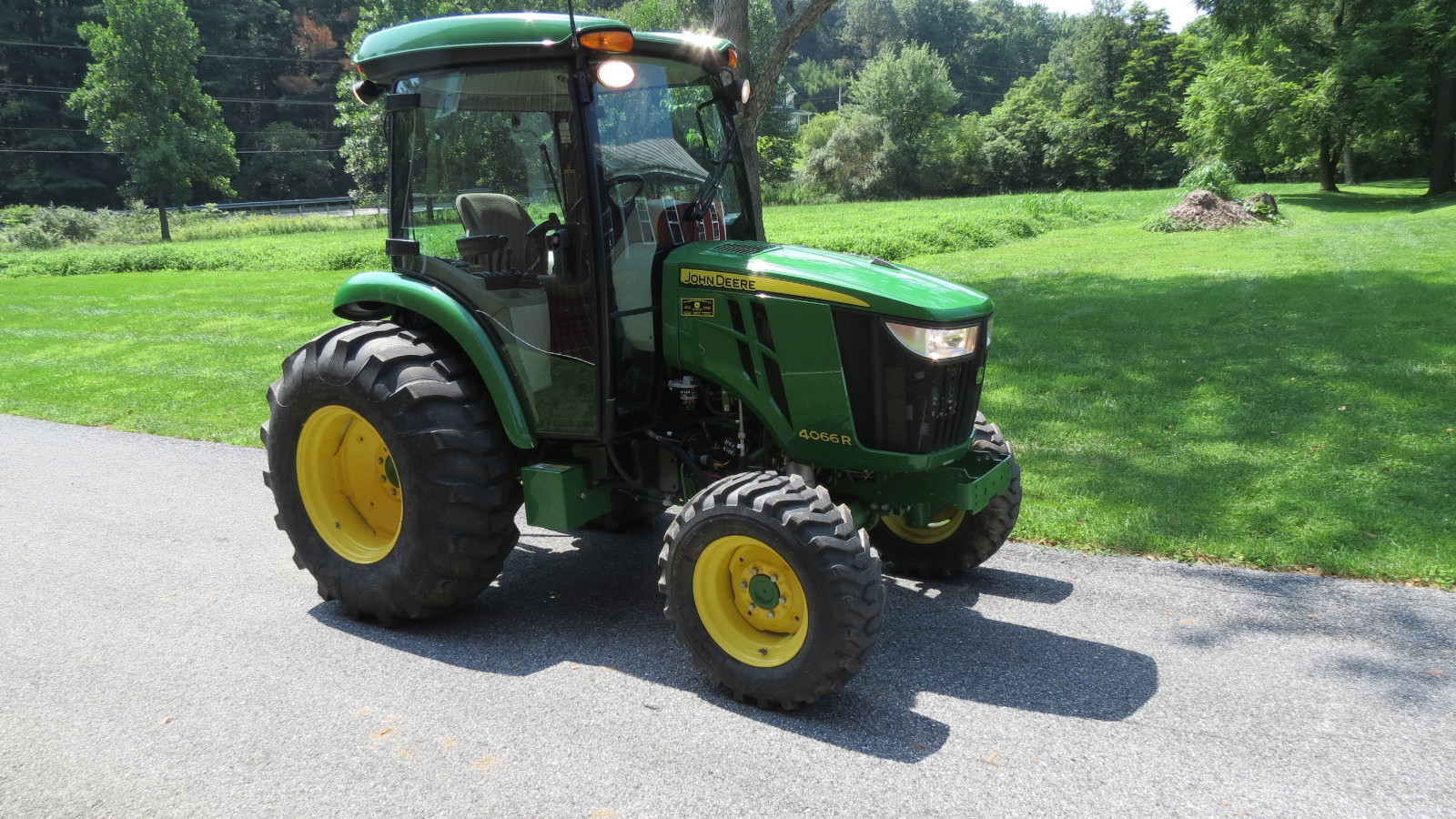 2015 JOHN DEERE 4066R 4X4 COMPACT UTILITY TRACTOR W/ CAB 66HP DIESEL HYDROSTATIC