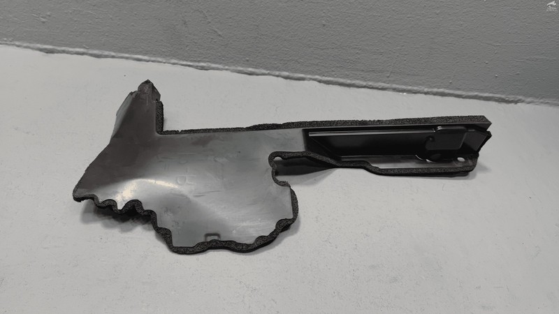 Used 2021-2023 Nissan Rogue Right Passenger Side Guide Radiator Air Baffle Guide OEM