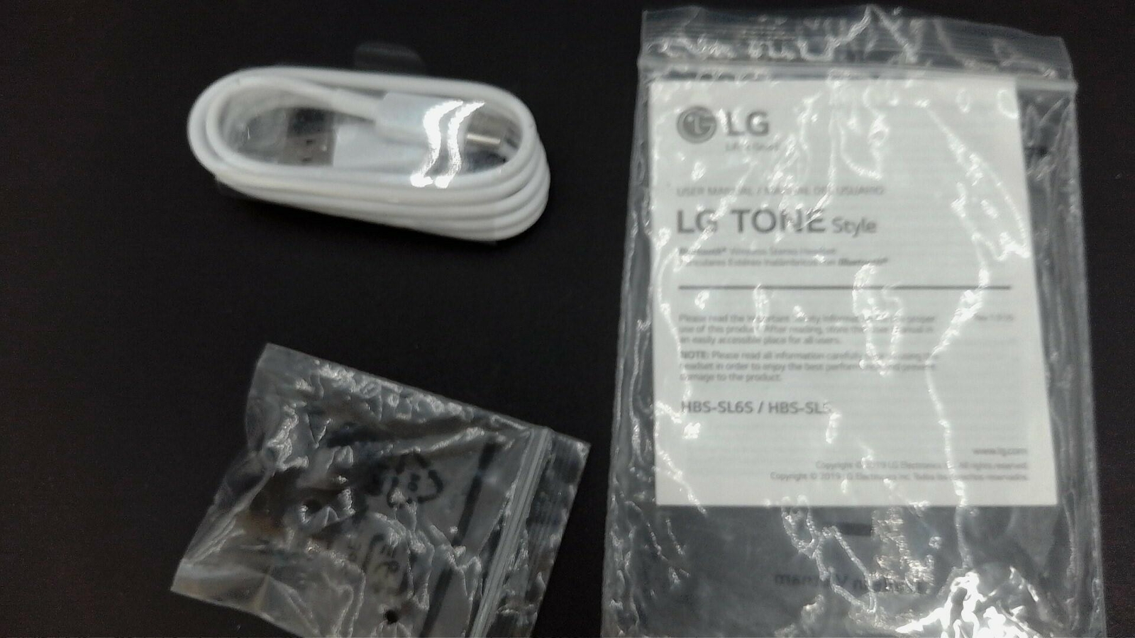 LG -- Tone Style HBS-SL5 Bluetooth .Wireless Stereo Neckband Earbuds--